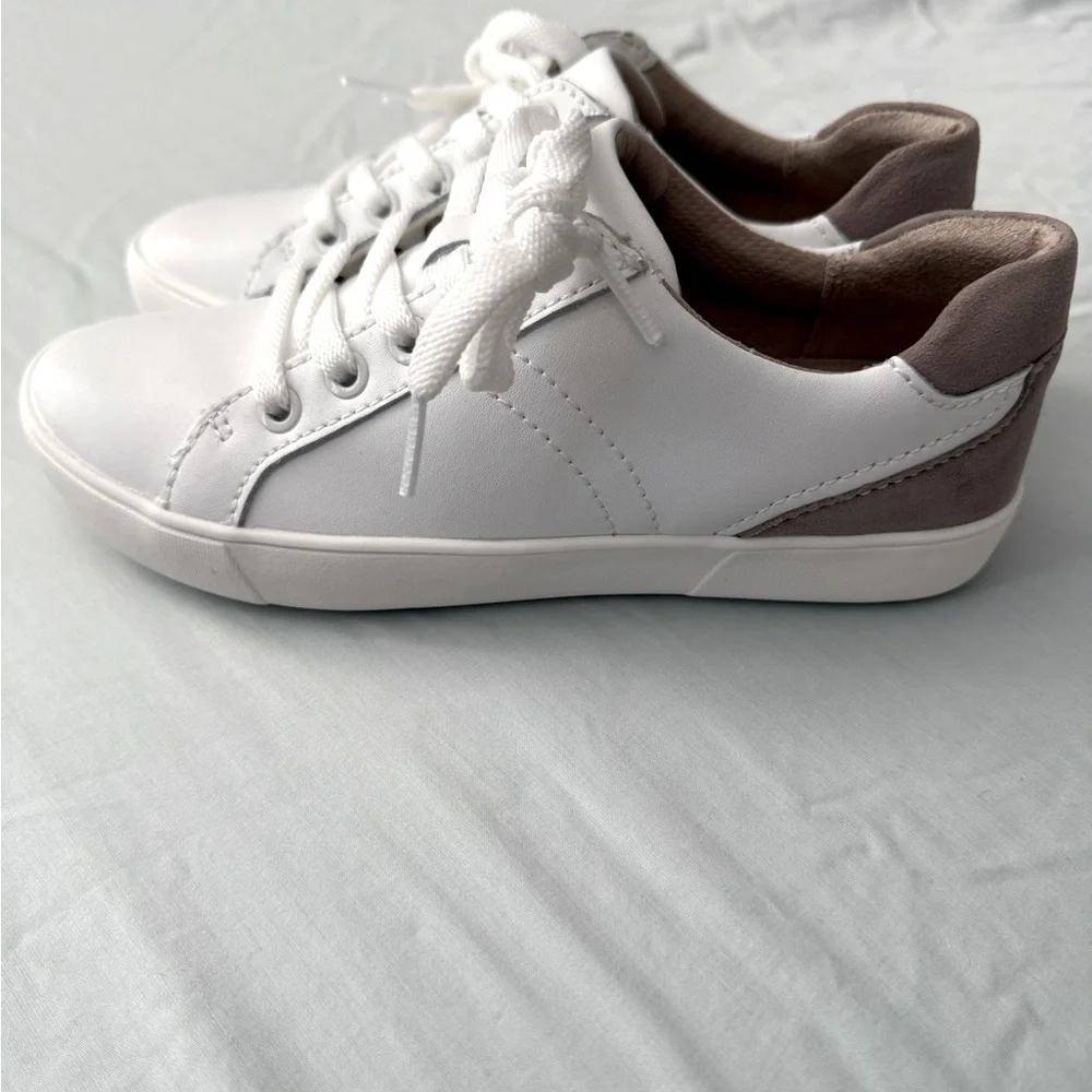 New! Naturalizer Morrison Sneakers Women's Size 5M White Leather MSRP $110 - Picture 1 of 4
